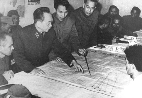 Tổ chức chuỗi hoạt động kỷ niệm 50 năm Chiến thắng “Hà Nội - Điện Biên Phủ trên không”